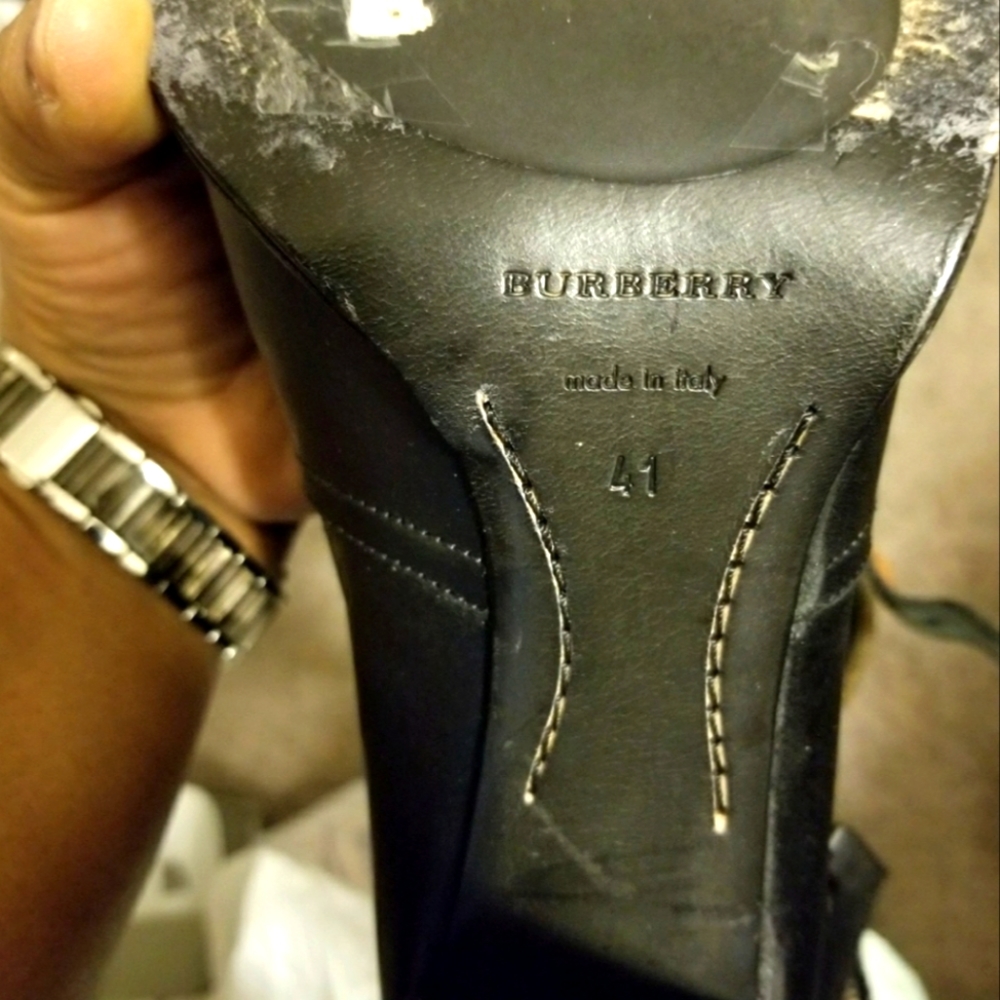 Authentic Burberry Boots - Picture 7 of 9